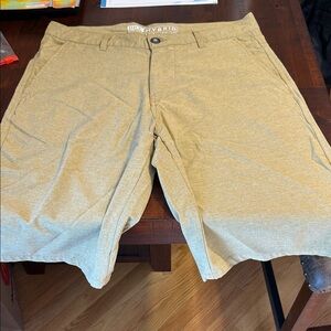 BKE Men's Tan Hybrid Shorts Golf Sport Beach Size 32 W / 23 L